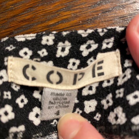 Urban outfitters black and white floral mini skirt - Picture 2 of 4